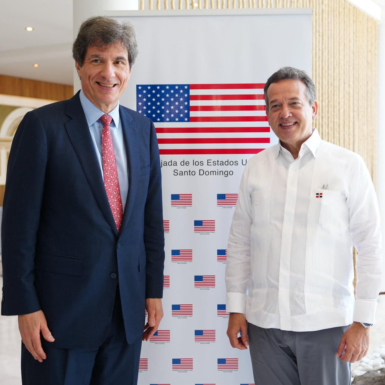 Ito Bisonó destaca en encuentro con subsecretario de Estado avances de la industria médico-farmacéutica en RD