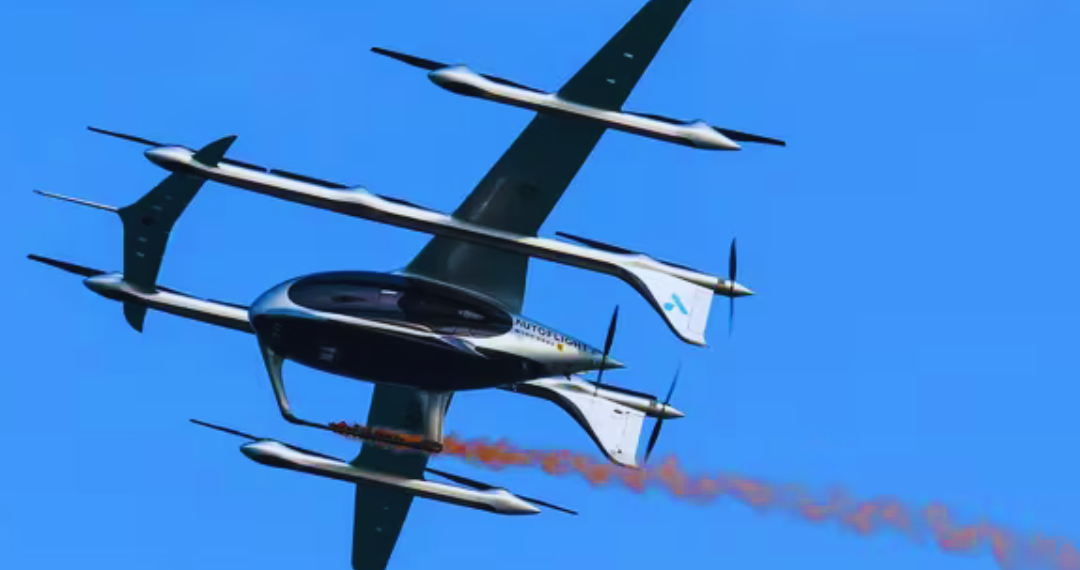 Expertos aeronáuticos chinos presentan un tipo de avión que imita el vuelo de las aves