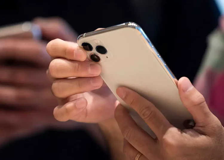 El gobierno de Biden demanda a Apple por crear un monopolio en el mercado de la telefonía