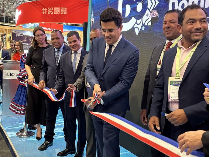 David Collado une República Dominicana y Colombia a ritmo de ADN Bachata en ANATO 2024