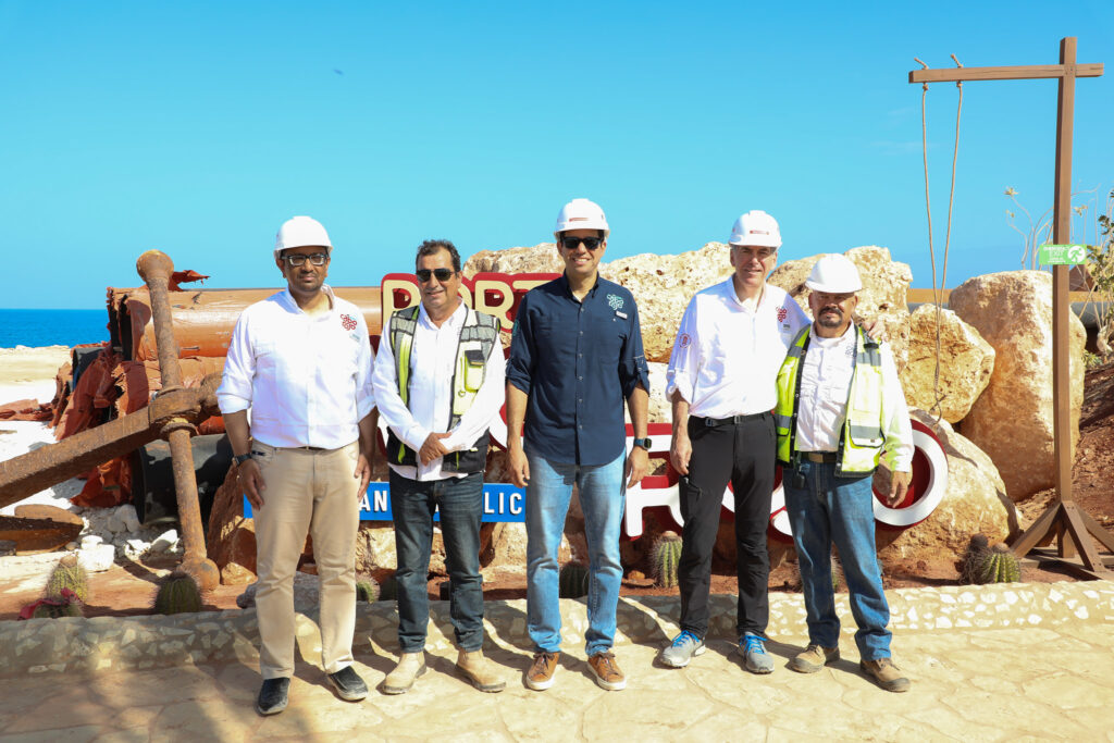 Diplomaticos británicos se interesan por proyecto de desarrollo turístico Cabo Rojo