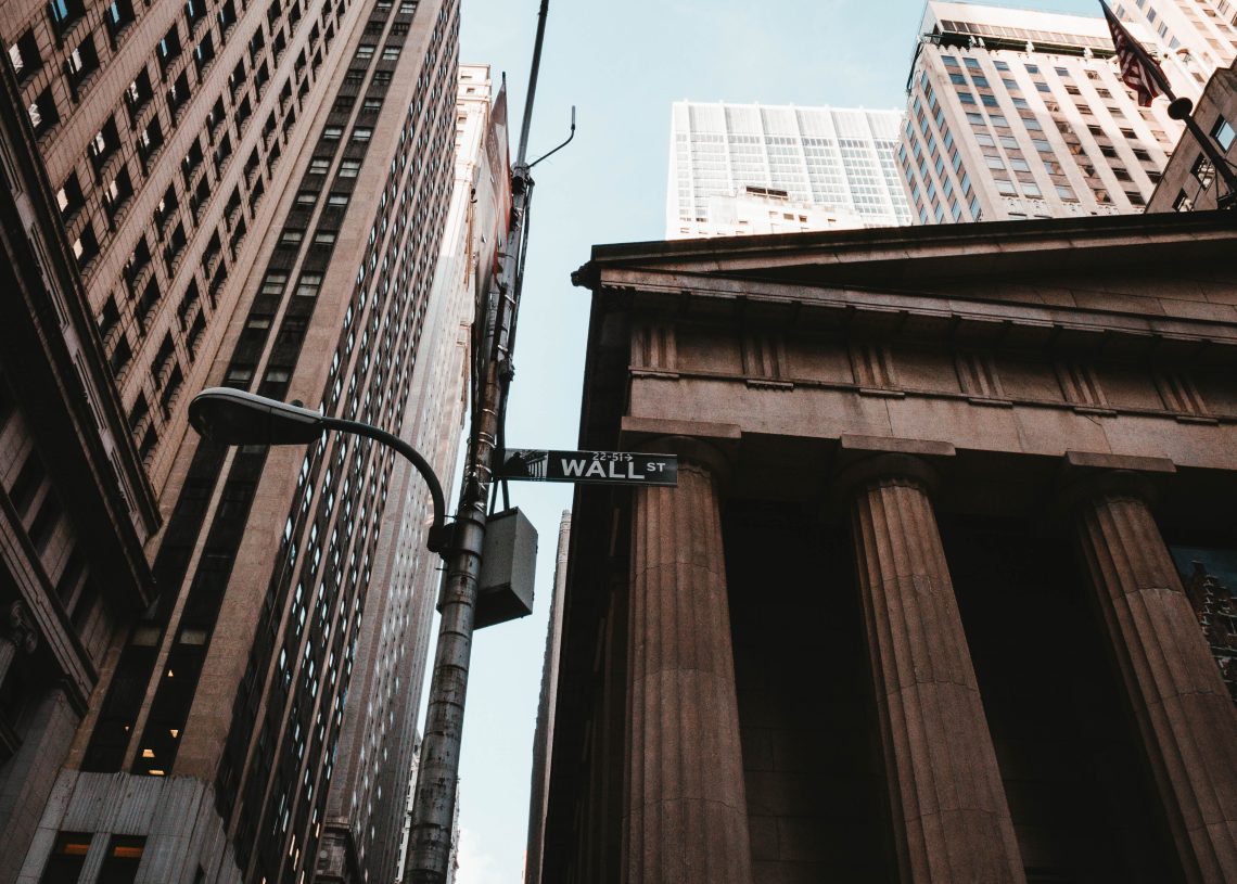 Wall Street abre en verde y el Dow Jones sube un 0.55%