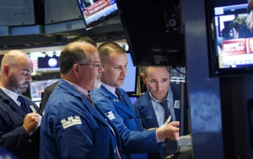 Wall Street anota otro triple récord, animado por la tecnología y la Fed Wall Street anota otro triple récord, animado por la tecnología y la Fed