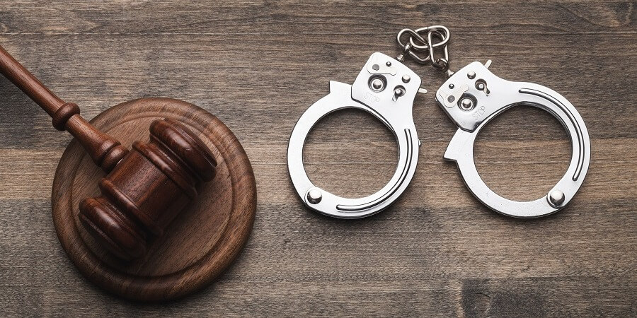 Empresa deberá pagar multa millonaria por fabricación clandestina de alcohol y evasión de impuestos