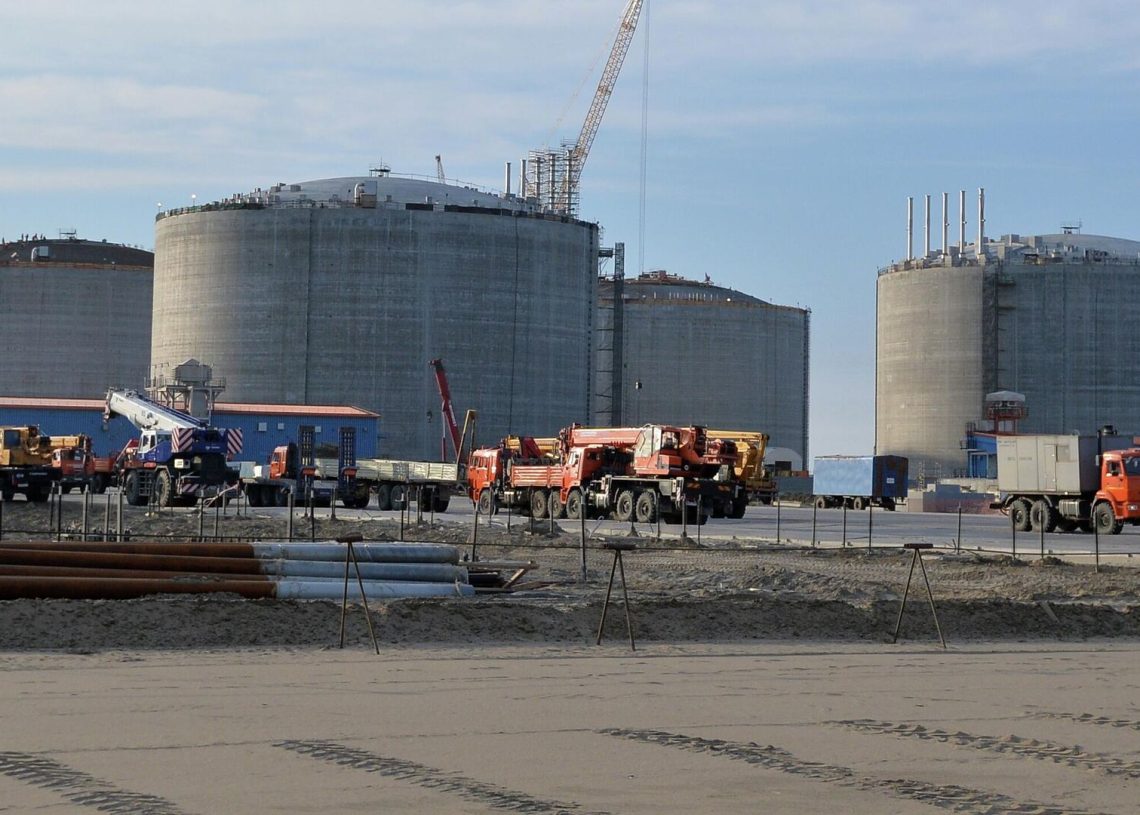 Rusia admite que los ataques ucranianos obligarán a reducir el refinado de petróleo Rusia admite que los ataques ucranianos obligarán a reducir el refinado de petróleo