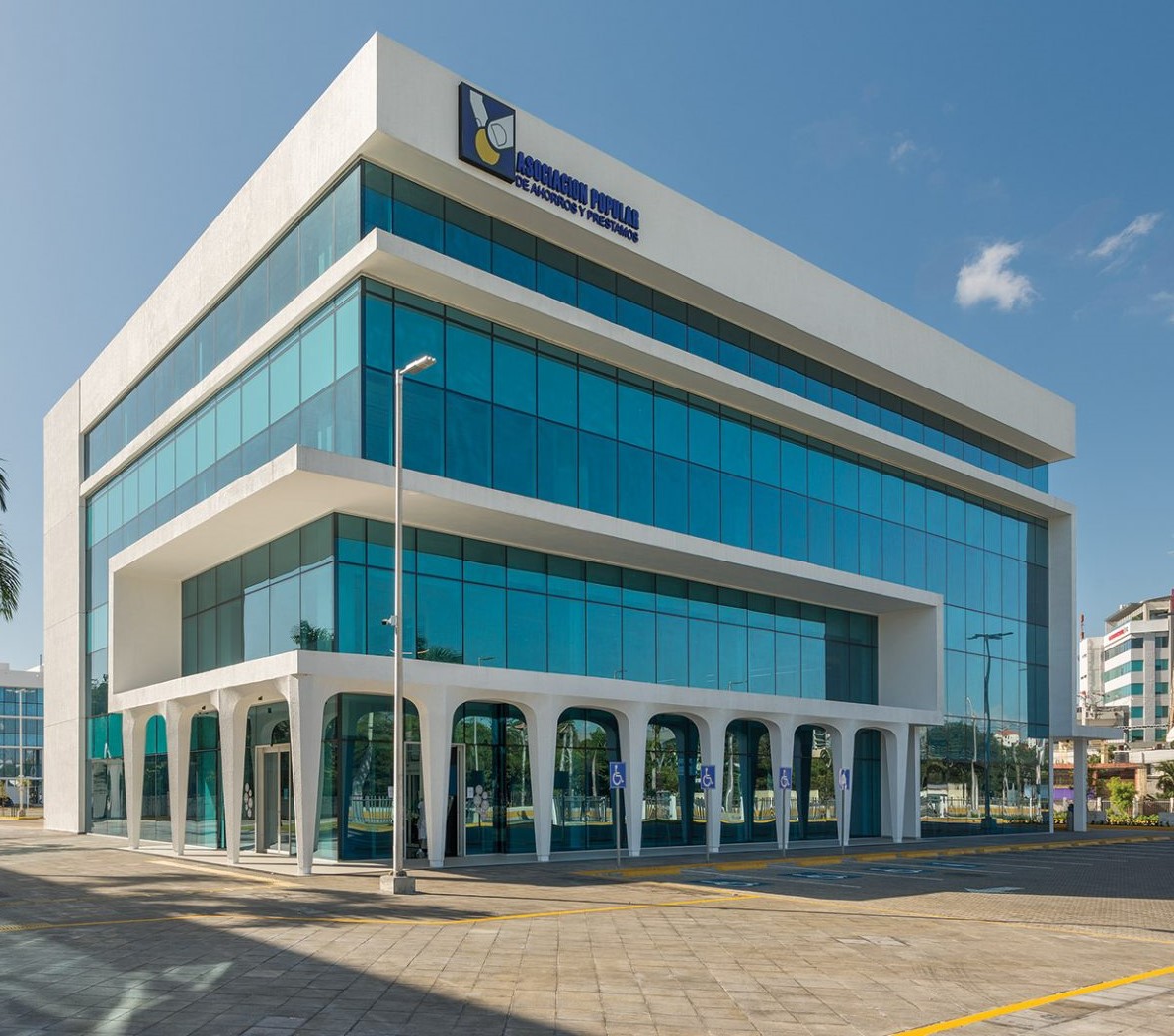 APAP obtiene Platino en los Premios a los Innovadores Financieros en las Américas APAP obtiene Platino en los Premios a los Innovadores Financieros en las Américas