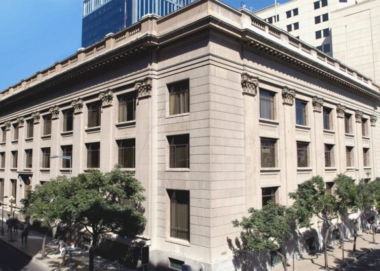 Banco Central chileno baja la tasa de interés al 6.5% y prevé que seguirá reduciéndose