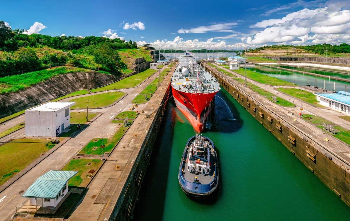 El canal de Panamá espera normalizar por completo el tránsito de buques en 2025