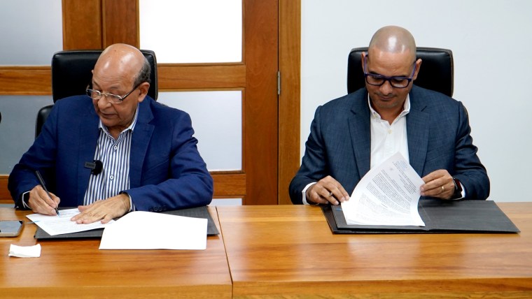 Idoppril y Caei firman acuerdo en favor de trabajadores Idoppril y Caei firman acuerdo en favor de trabajadores