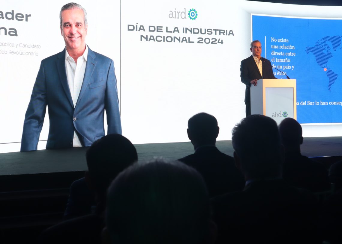 Abinader: "Somos un gobierno proindustrias, empleos y equidad”