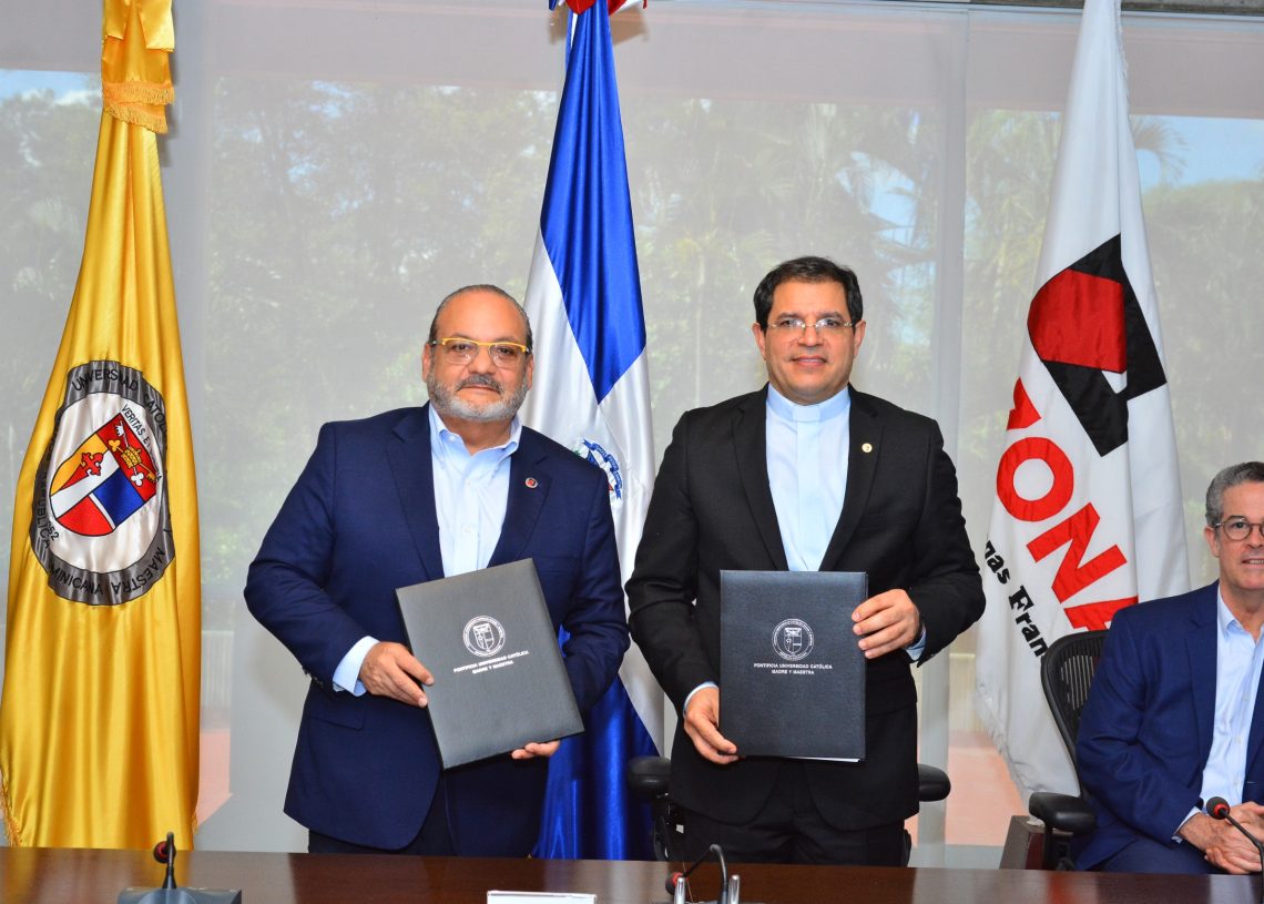 Adozona y PUCMM firman convenio para impulsar la educación y la investigación