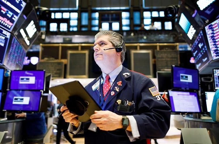 Wall Street cierra en rojo y el Dow Jones baja un 1% Wall Street cierra en rojo y el Dow Jones baja un 1%