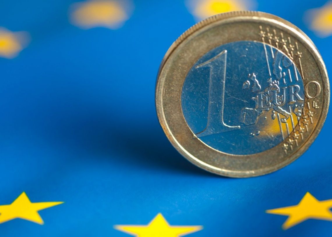 La inflación de la eurozona se moderó dos décimas en marzo, hasta el 2.4%