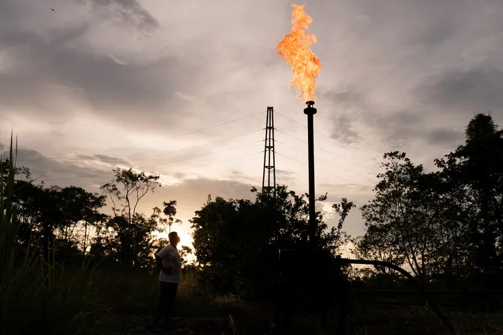 La petrolera estatal de Ecuador ha desmantelado 145 de 424 antorchas de gas en la Amazonía