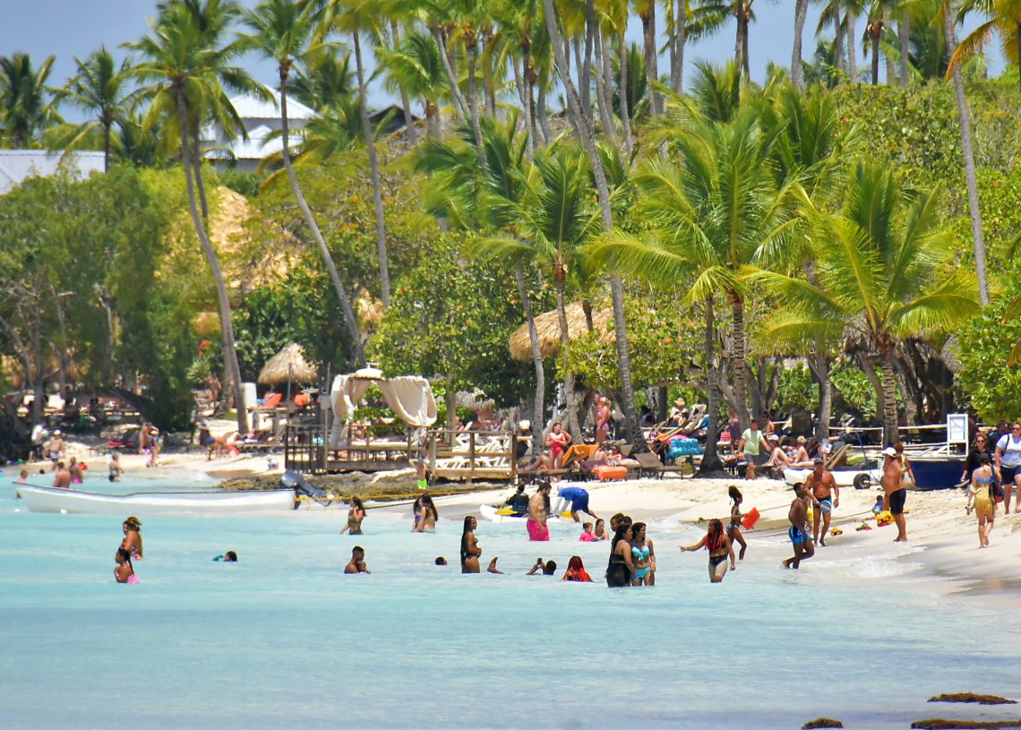 El 51.8% de turistas visitó RD por recomendación de amigos El 51.8% de turistas visitó RD por recomendación de amigos