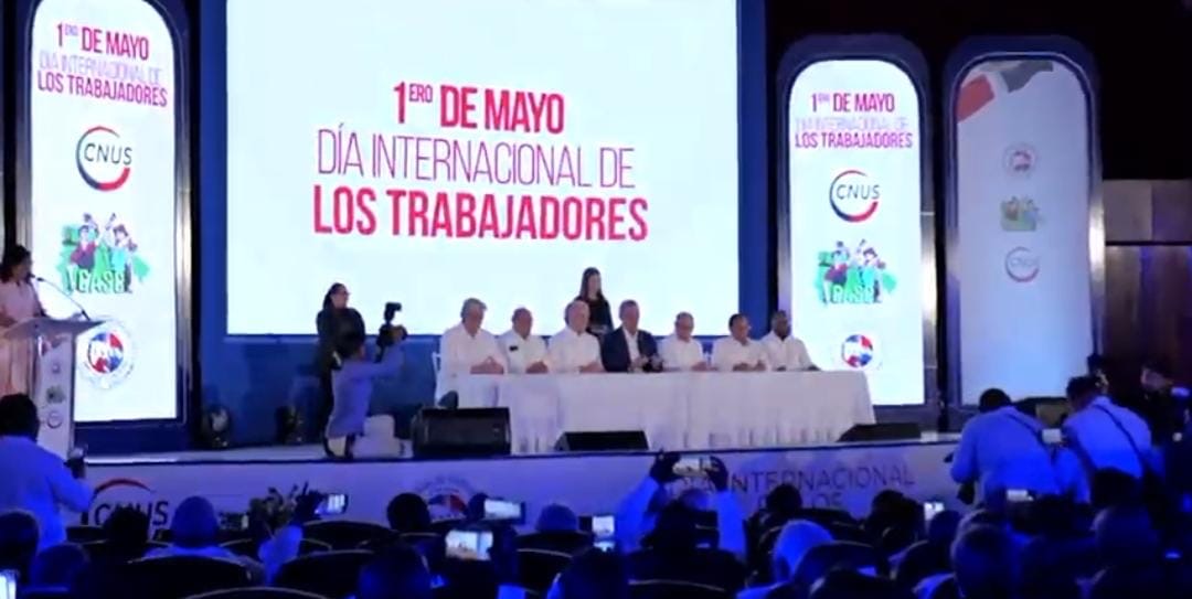 Abinader y trabajadores firman pacto para ampliar sus beneficios económicos y sociales en el sector laboral