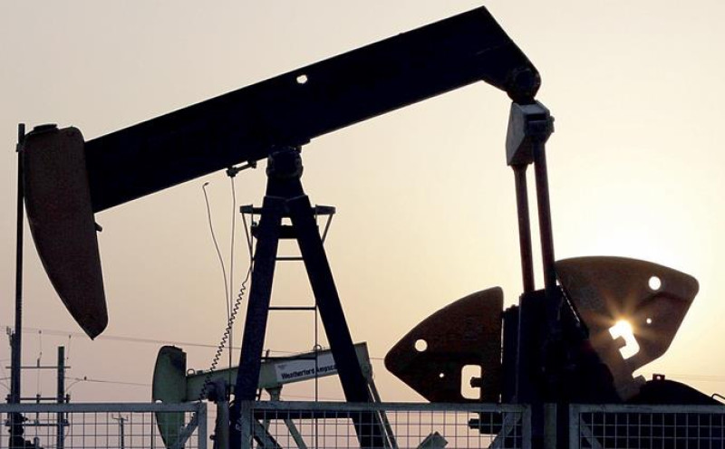 Petróleo cierra al alza afectado por posible alto el fuego en Gaza