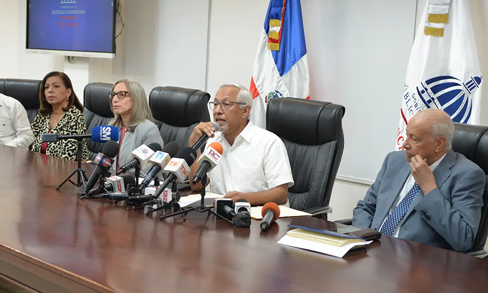 Educación responde a ADP con aumento salarial de 8%