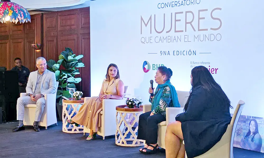 El BHD realiza un conversatorio con mujeres en Santiago