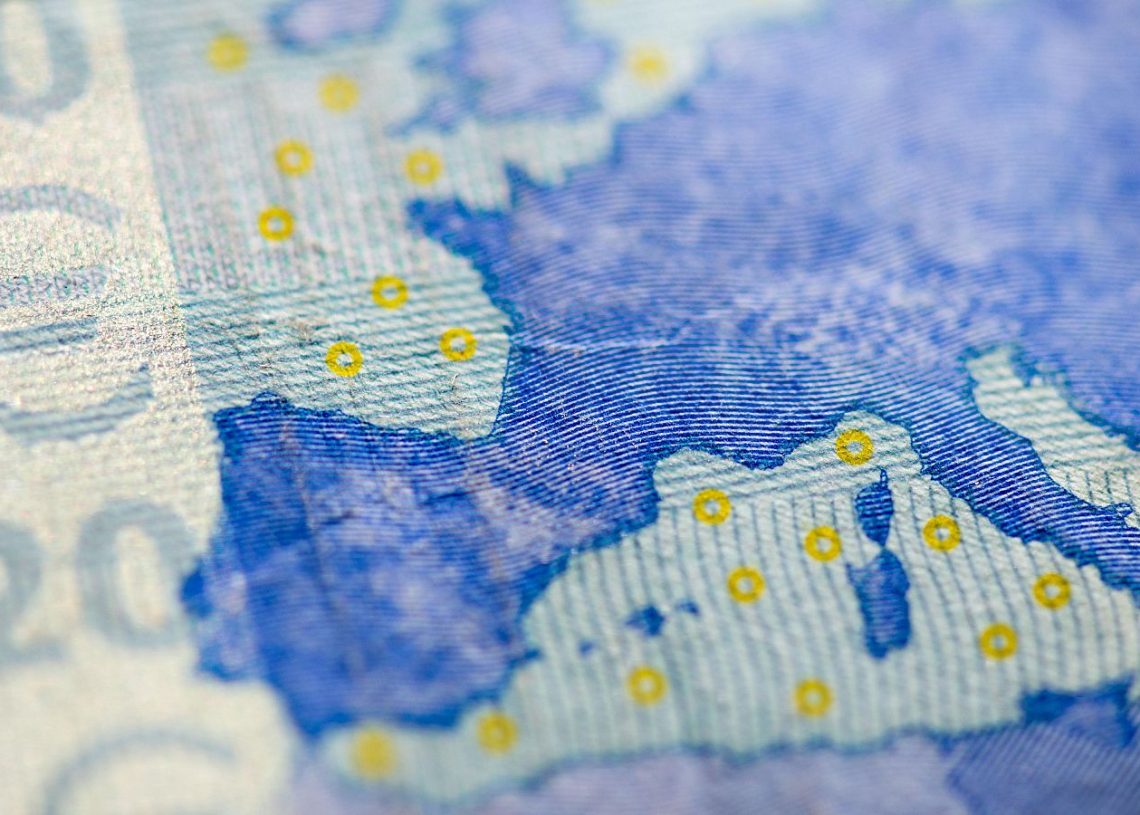 Bruselas eleva al 2.1% el crecimiento del PIB español y prevé un déficit del 3% en 2024 Bruselas eleva al 2.1% el crecimiento del PIB español y prevé un déficit del 3% en 2024