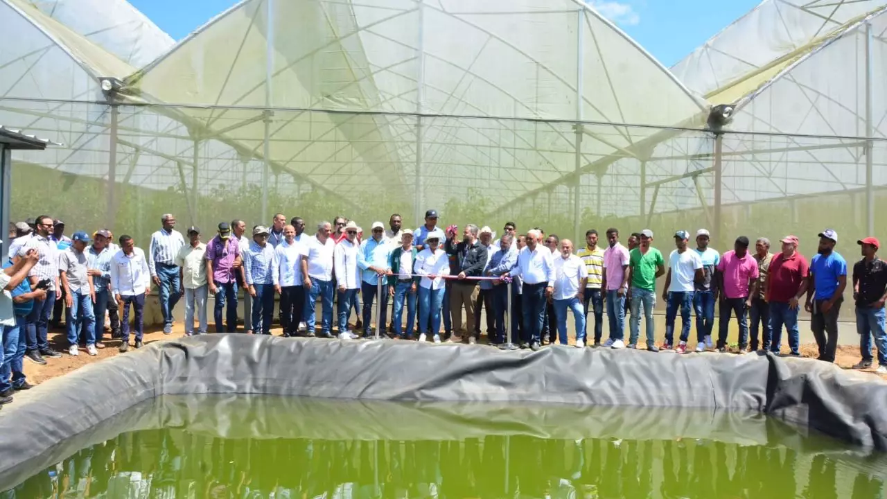 FEDA inaugura invernadero con un costo de 12.2 que será escuela de agricultura de precisión