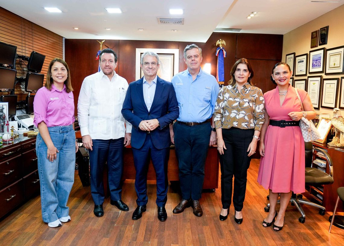 Nestlé y Unicaribe se unen en evento para motivar el futuro de los jóvenes emprendedores dominicanos Nestlé y Unicaribe se unen en evento para motivar el futuro de los jóvenes emprendedores dominicanos