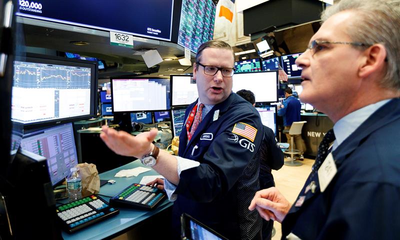 Wall Street cierra en rojo en la peor sesión de 2024 para el Dow Jones
