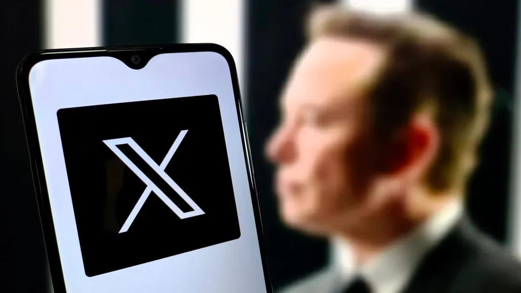 X dejará de ocultar a los usuarios las respuestas publicadas por cuentas que tengan como bloqueadas