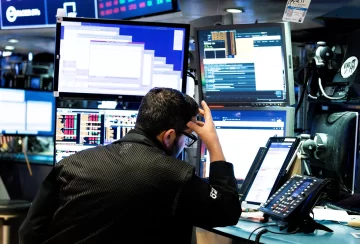 Wall Street cierra en terreno mixto tras aviso de 'improbable' alza de tipos Wall Street cierra en terreno mixto tras aviso de 'improbable' alza de tipos