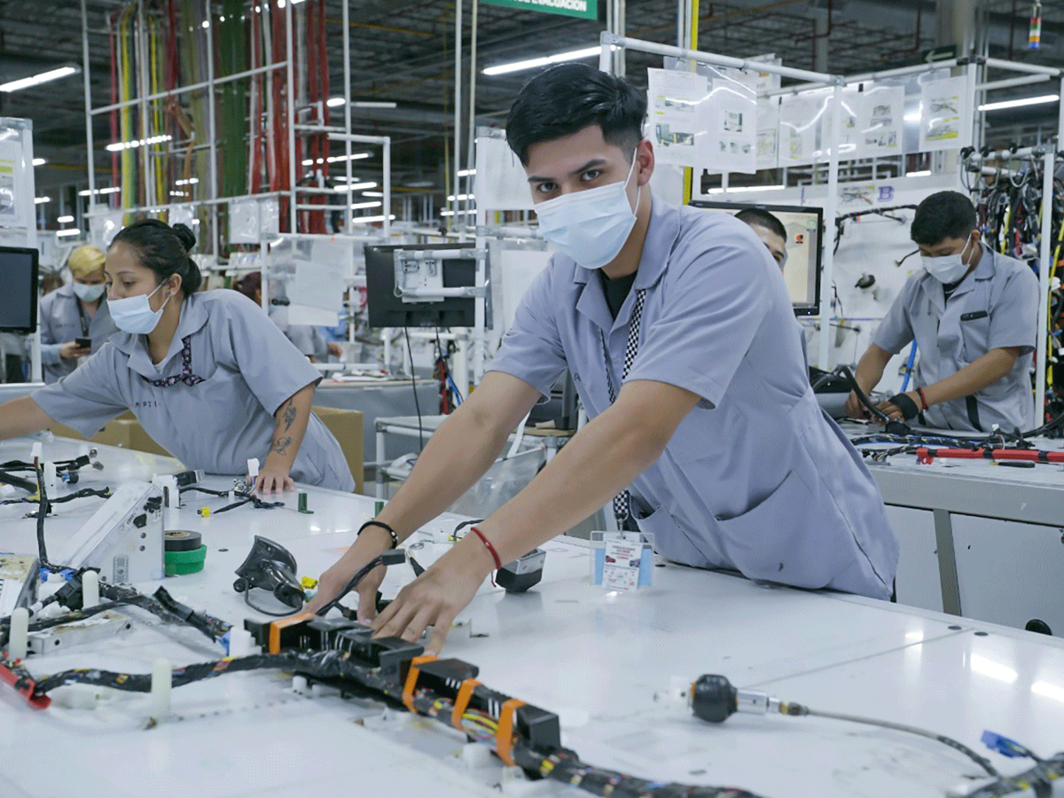 Demanda de productos manufacturados baja 8.1 % interanual a marzo