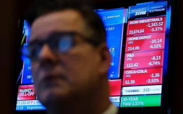 Wall Street cierra en rojo ante dudas con los tipos de interés