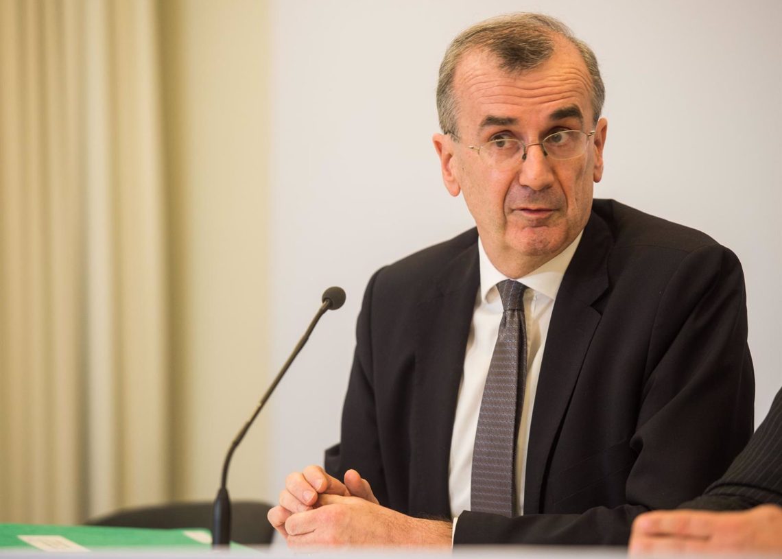 Villeroy afirma que el BCE no debería descartar recortar tipos en julio aunque los baje en junio Villeroy afirma que el BCE no debería descartar recortar tipos en julio aunque los baje en junio