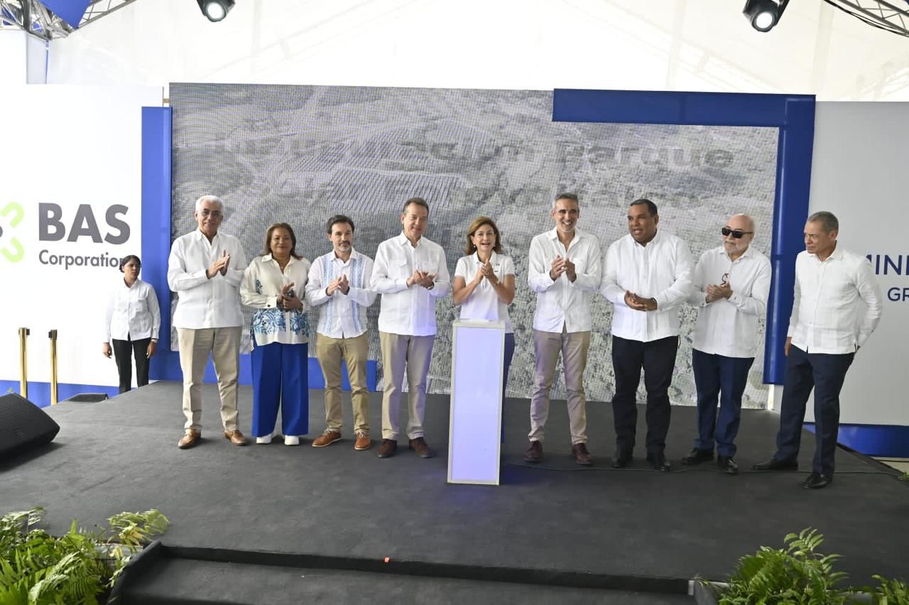 Vicepresidenta encabeza inauguración de parque fotovoltaico La Victoria Vicepresidenta encabeza inauguración de parque fotovoltaico La Victoria
