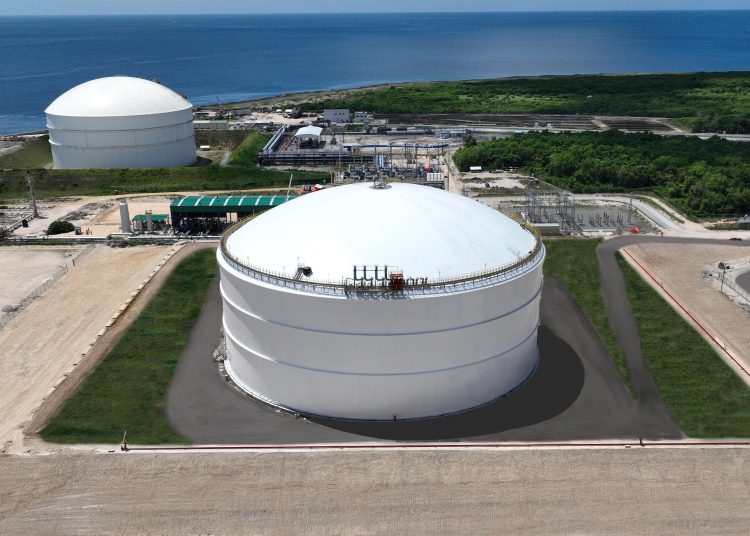 AES Dominicana y Enadom ejecutaron la interconexión de sus infraestructuras de almacenamiento de gas natural