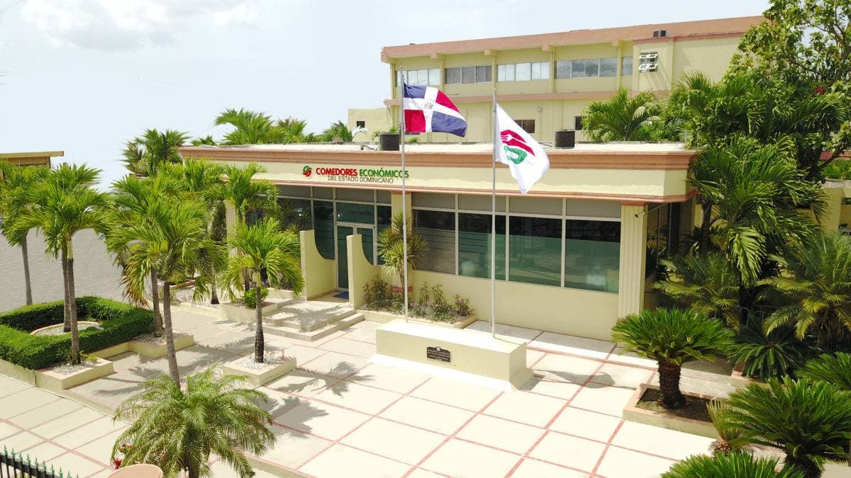 Comedores Económicos no va a cobrar 25 pesos por servicio de almuerzo en Cabral, Barahona