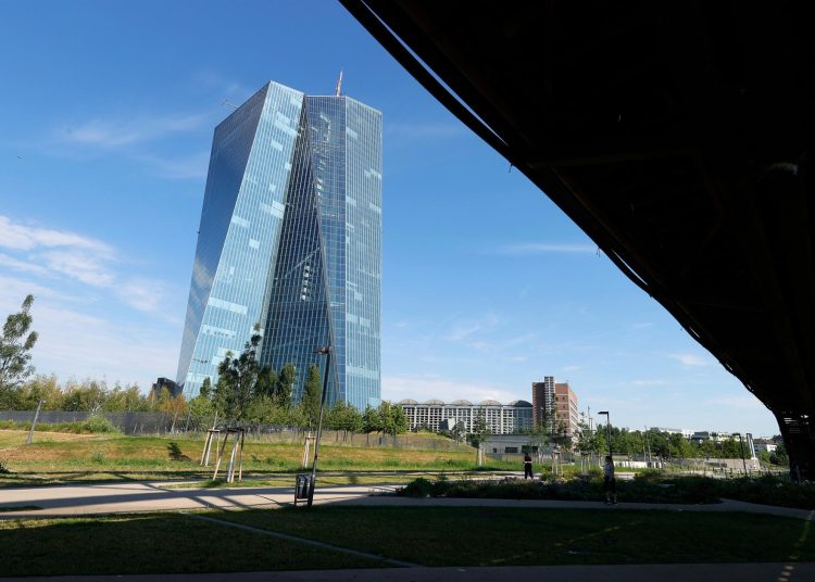 El BCE evita comprometerse a una senda de tipos concreta tras bajarlos en 0.25 puntos