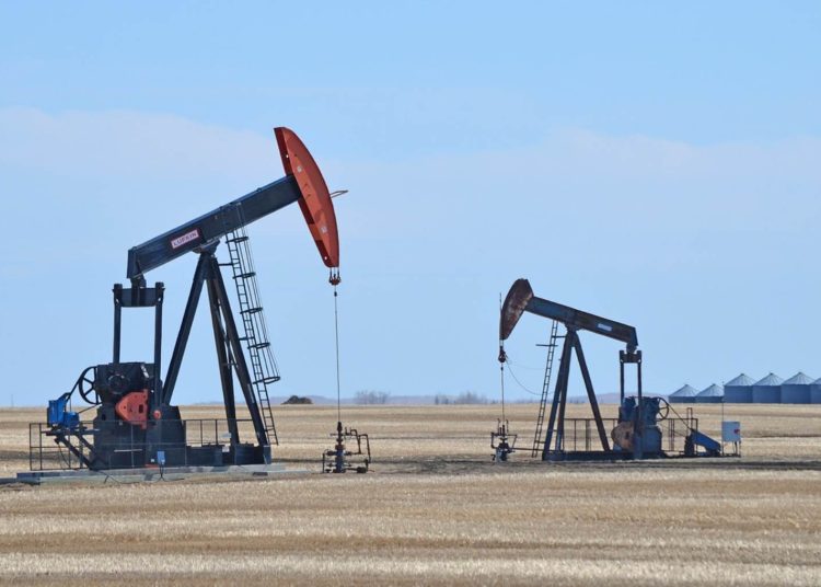 El petróleo de Texas baja un 3.6% tras la decisión de la OPEP+ de prolongar sus recortes