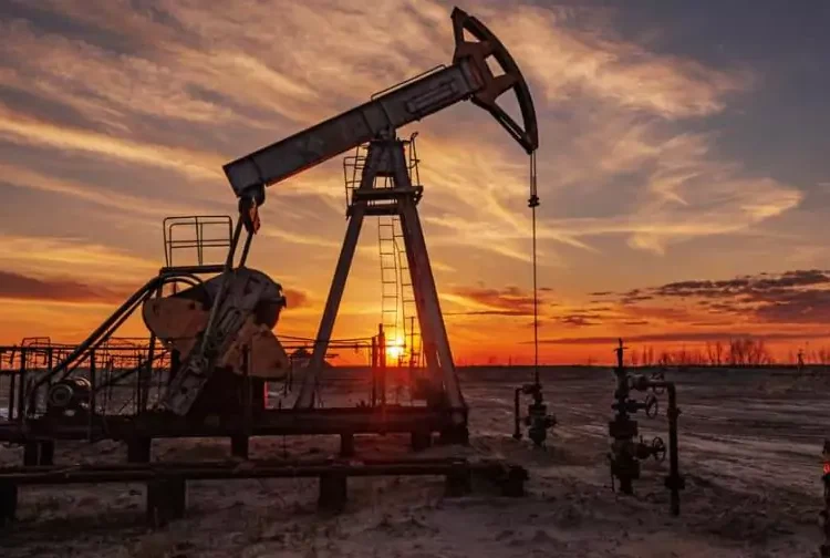 El petróleo de Texas sube un 0.77% tras el anuncio de la Fed de mantener tipos de interés