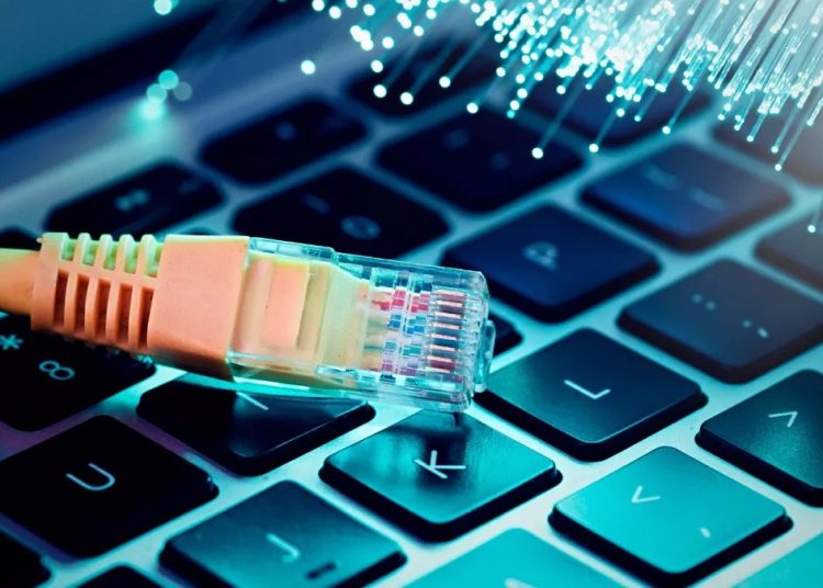 Internet en RD se torna lento por baja inversión Internet en RD se torna lento por baja inversión