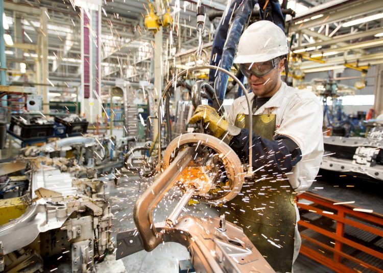 La actividad industrial de Argentina cayó un 16.6% interanual en abril