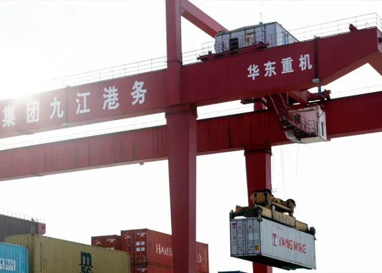 Las exportaciones chinas repuntan en mayo al 7.6%, hasta los US$302,348 millones