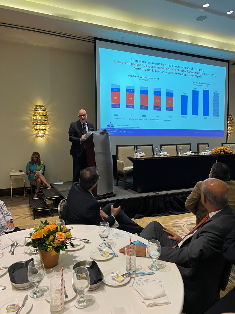 Ministro de Economía expone sobre la necesidad de las reformas