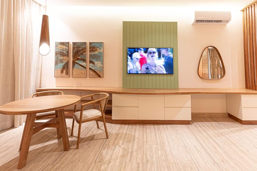 Sigmund Freund da a conocer la habitación modelo del primer hotel que abrirá sus puertas en Cabo Rojo