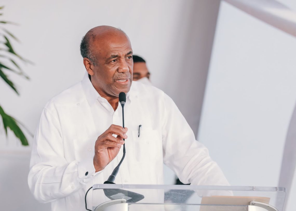 Ministro de Energía y Minas destaca importancia de puerto de Manzanillo para el crecimiento económico