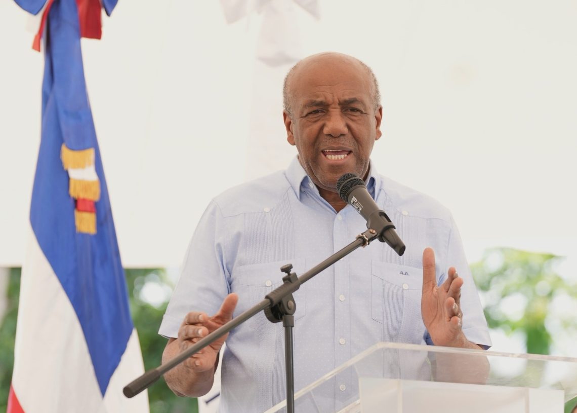 Energía y Minas inaugura tres proyectos de electrificación rural en Elías Piña Energía y Minas inaugura tres proyectos de electrificación rural en Elías Piña