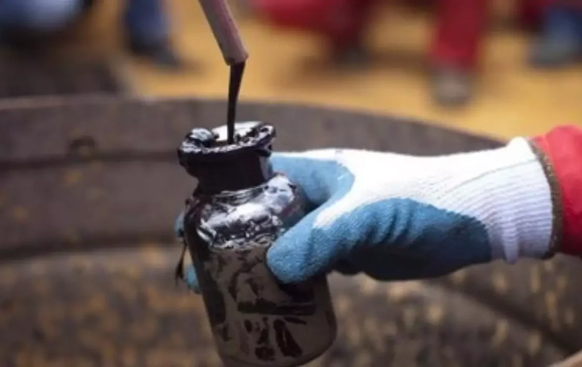 El petróleo de Texas sube un 2.6% tras la caída de reservas de crudo en Estados Unidos