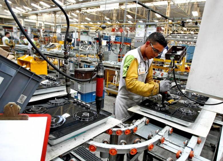 La producción industrial de Colombia baja un 2.4% en mayo tras recuperación de abril La producción industrial de Colombia baja un 2.4% en mayo tras recuperación de abril