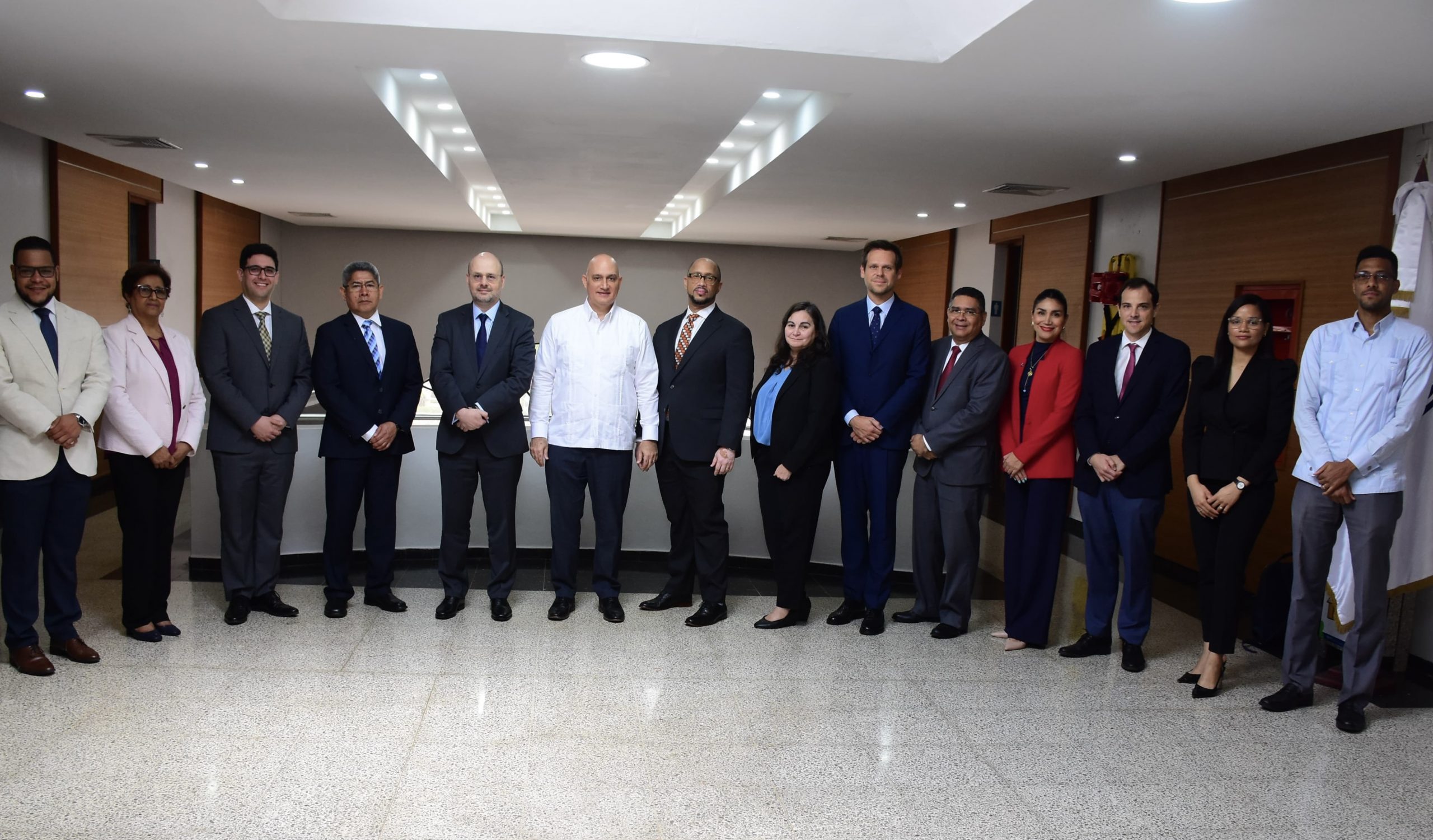 Ministro destaca ante misión FMI buen desempeño economía RD Ministro destaca ante misión FMI buen desempeño economía RD