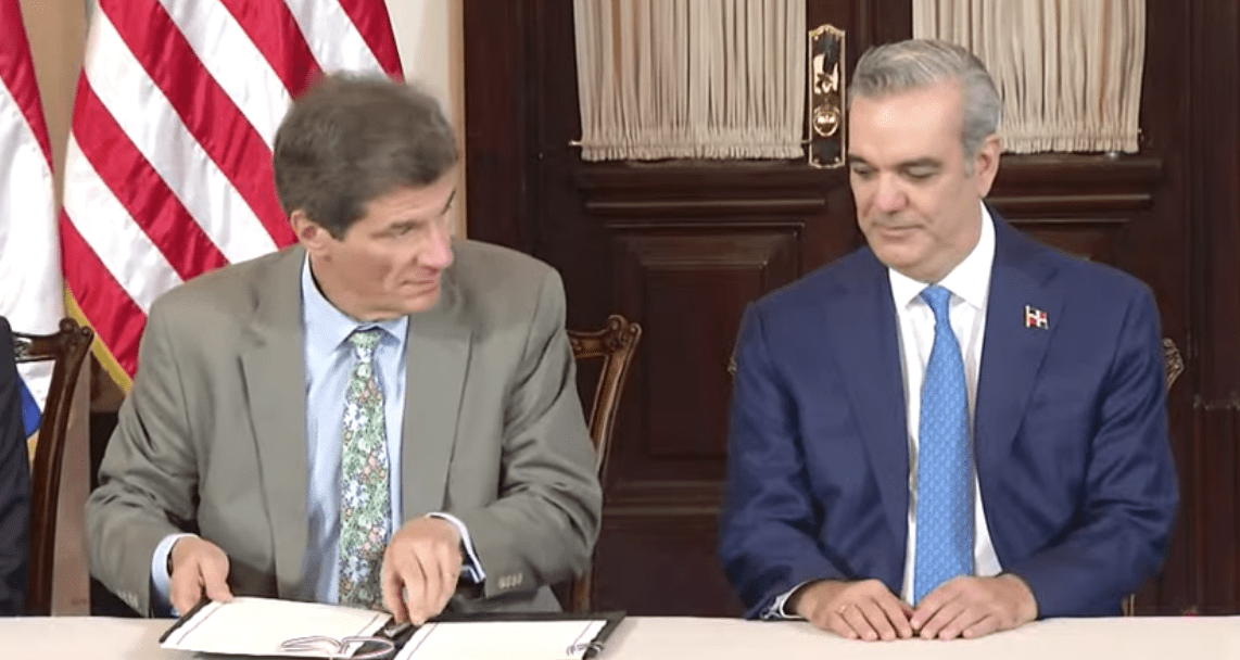 República Dominicana y EEUU firman Acuerdo de Cielos Abiertos
