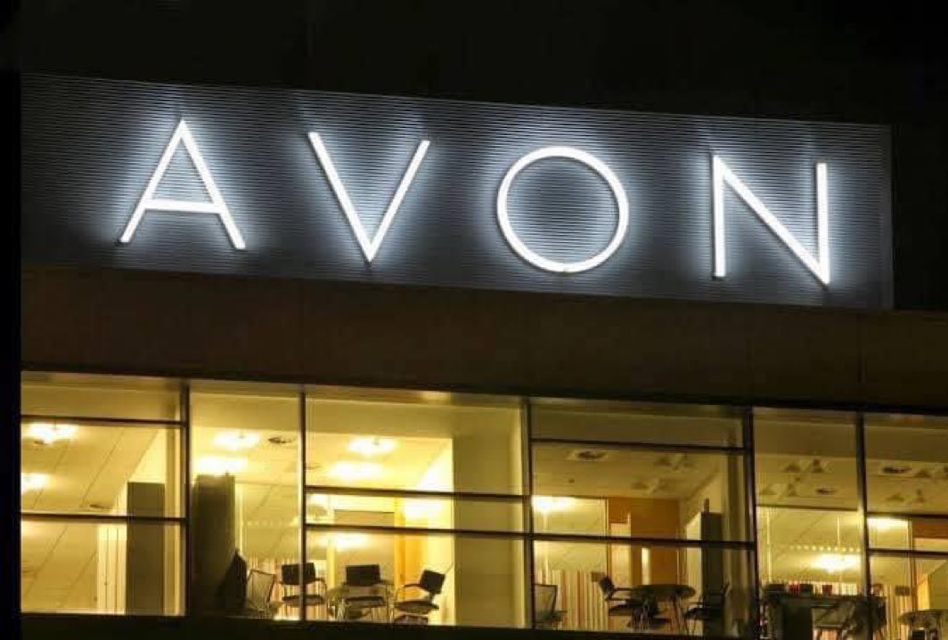 Avon se declara en quiebra en Estados Unidos para enfrentar deuda y demandas por productos con talco